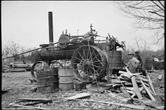Carl-Mydans-Splitting-shingles-with-froe-and-maul-on-Coalins-Project-area-farm-in-western-Kentucky-1936
