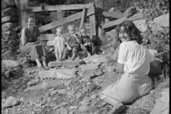 Marie-Turner-Marion-Post-photographing-mountain-children-on-stone-steps-of-their-home-Up-Stinking-Creek-Pine-Mountain-Kentucky-1940